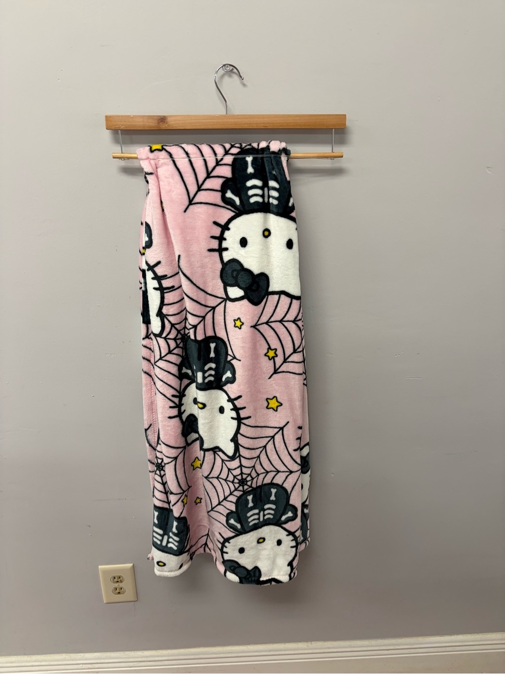 Hello Kitty Pink & Black Spiderweb Fleece Throw